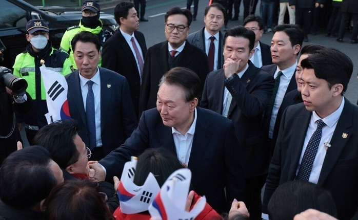 [전병길 칼럼] 윤석열의 탈당, 단절...